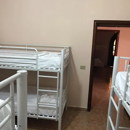 Hostel Villa * טיראנה