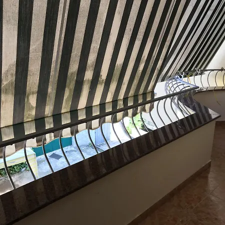 Hostel Villa * טיראנה