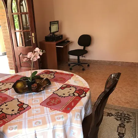 Hostel Villa * טיראנה
